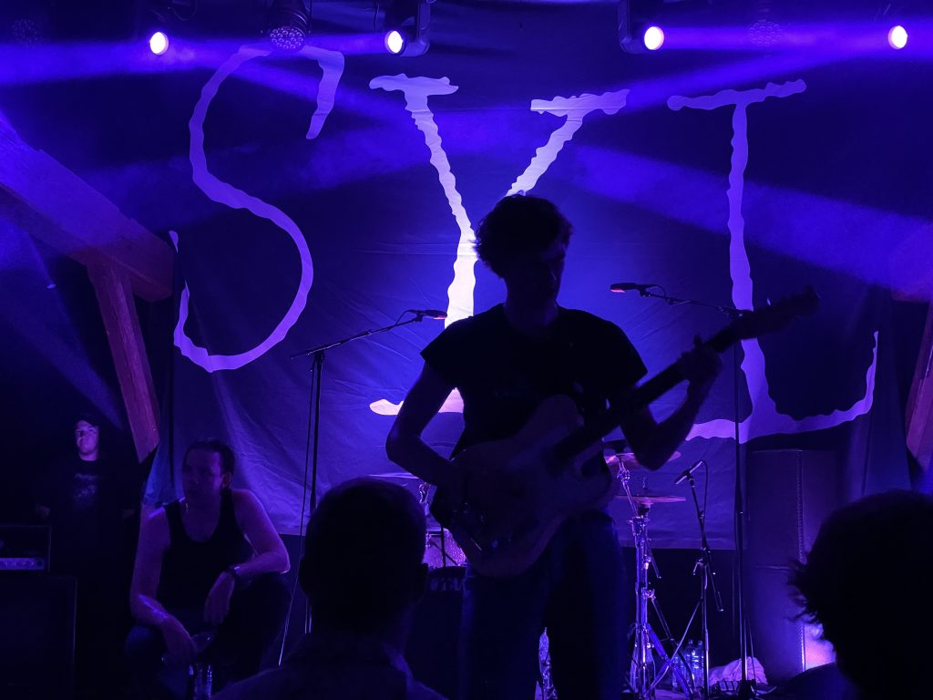 SYL spiller på Support Our Scene Fest 2023. Foto: Jon Albjerg Ravnholt